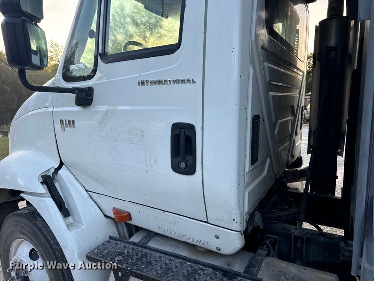 image for item EH6975 2005 International  8600 dump truck