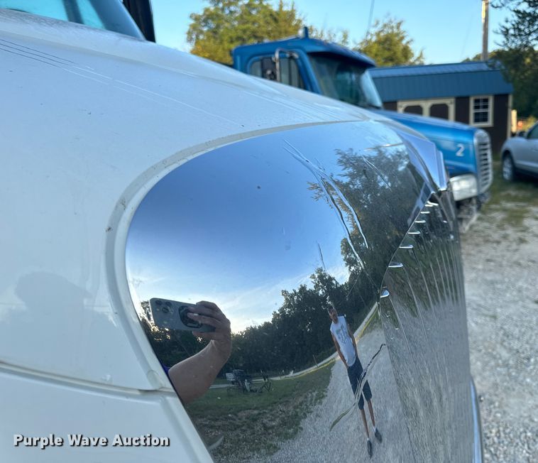 image for item EH6975 2005 International  8600 dump truck