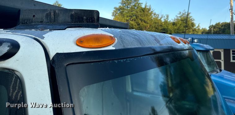 image for item EH6975 2005 International  8600 dump truck