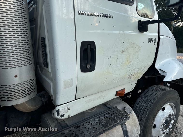 image for item EH6975 2005 International  8600 dump truck