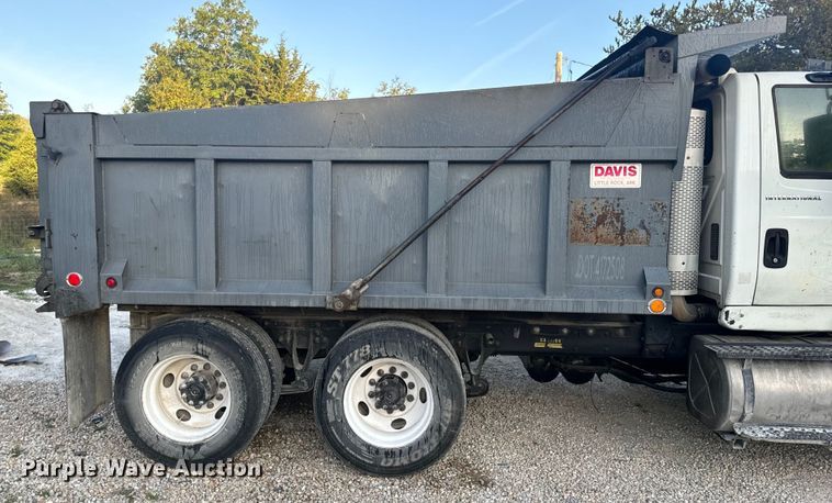 image for item EH6975 2005 International  8600 dump truck