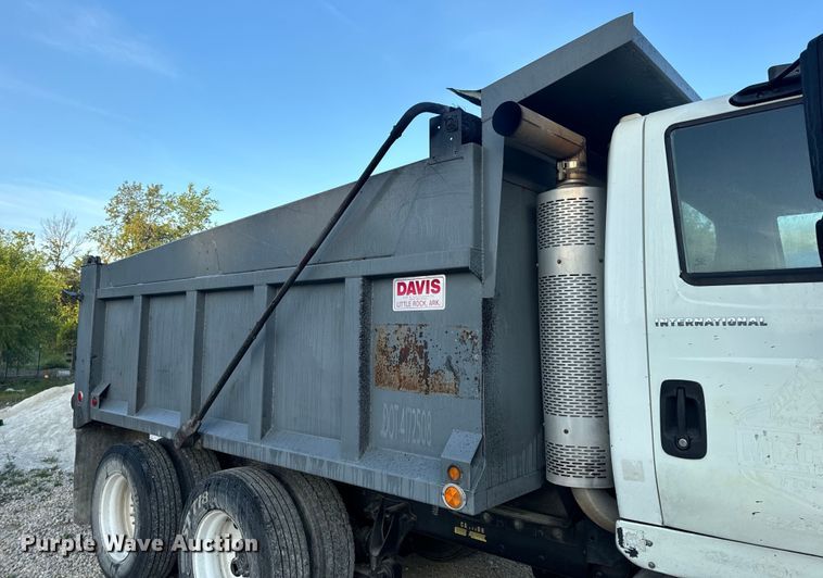 image for item EH6975 2005 International  8600 dump truck