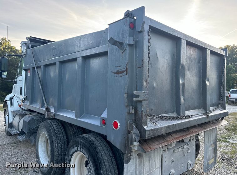 image for item EH6975 2005 International  8600 dump truck