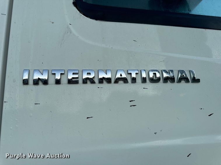 image for item EH6975 2005 International  8600 dump truck