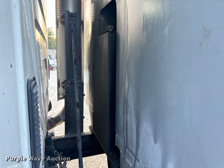 image for item EH6975 2005 International  8600 dump truck