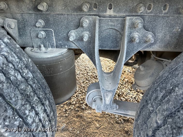 image for item EH6975 2005 International  8600 dump truck