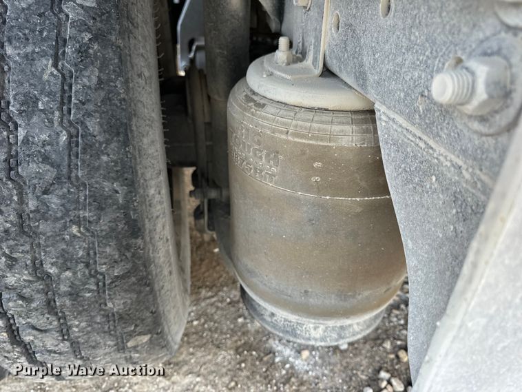 image for item EH6975 2005 International  8600 dump truck