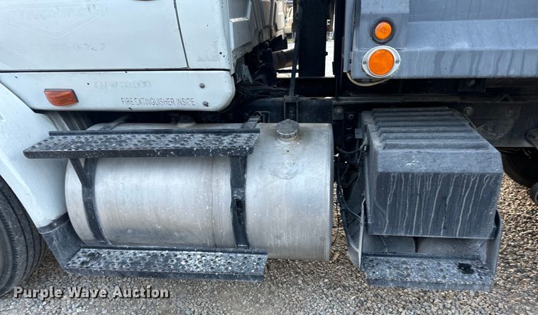 image for item EH6975 2005 International  8600 dump truck