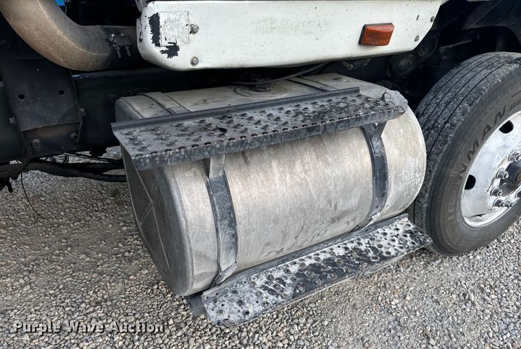 image for item EH6975 2005 International  8600 dump truck