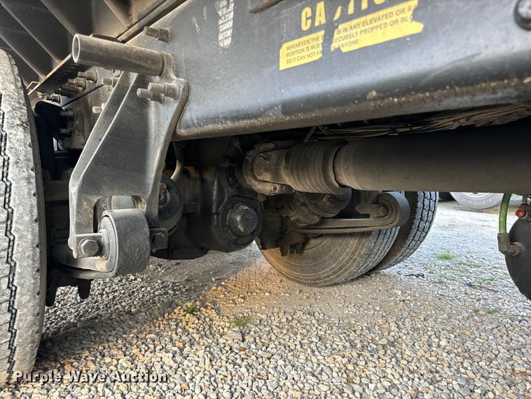 image for item EH6975 2005 International  8600 dump truck