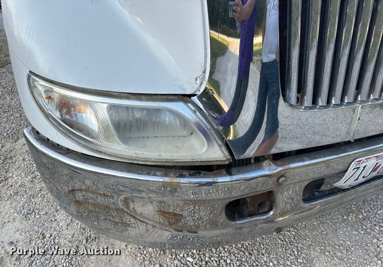 image for item EH6975 2005 International  8600 dump truck