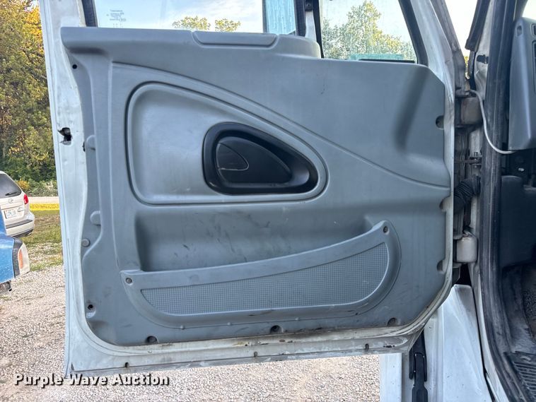 image for item EH6975 2005 International  8600 dump truck