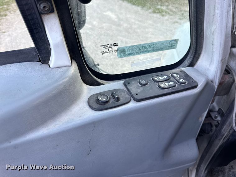 image for item EH6975 2005 International  8600 dump truck