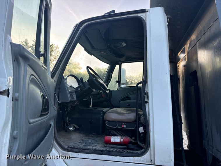 image for item EH6975 2005 International  8600 dump truck