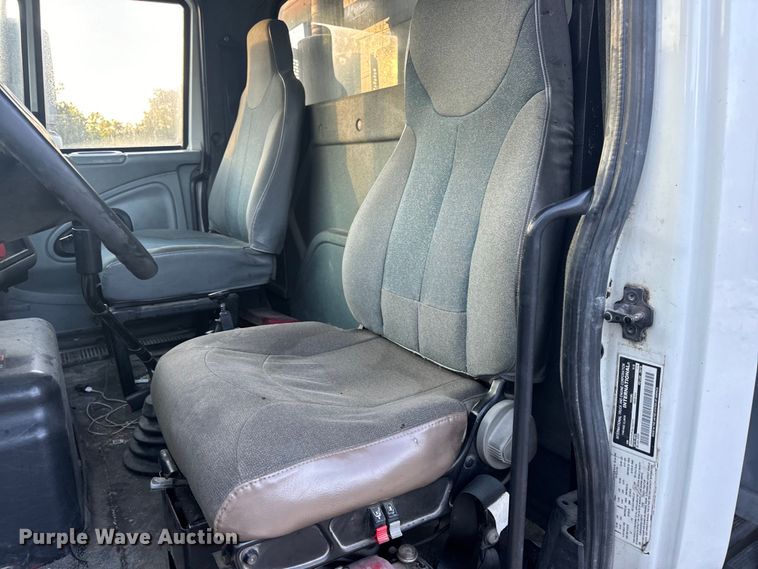 image for item EH6975 2005 International  8600 dump truck