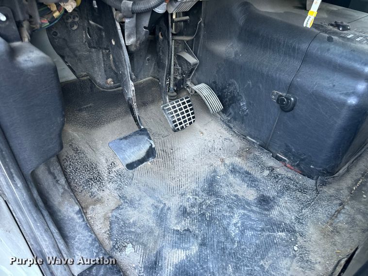 image for item EH6975 2005 International  8600 dump truck