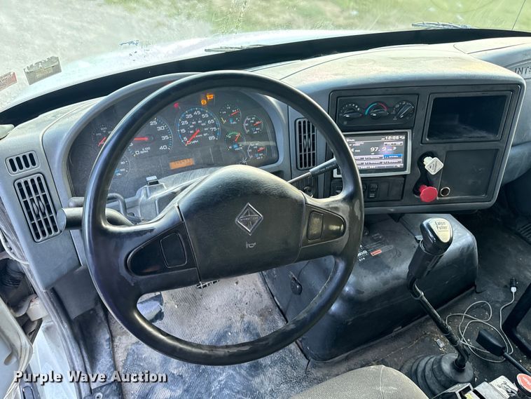 image for item EH6975 2005 International  8600 dump truck