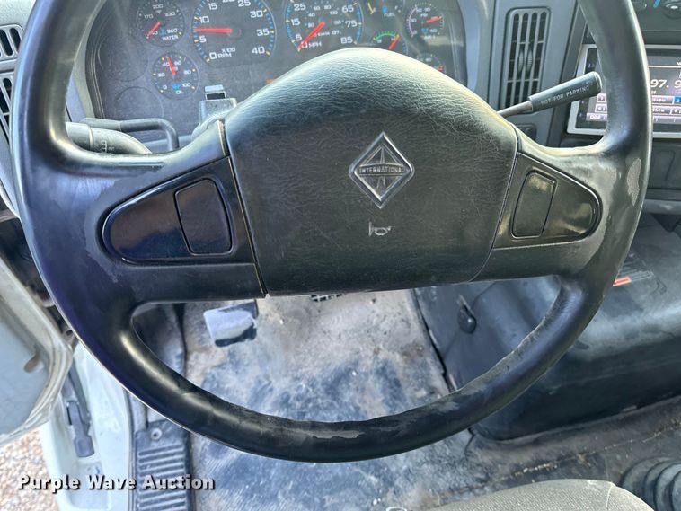 image for item EH6975 2005 International  8600 dump truck