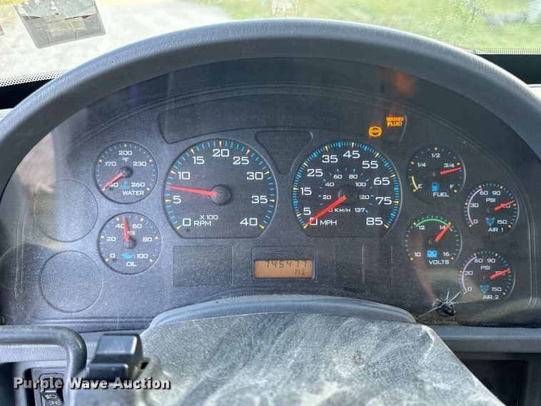 image for item EH6975 2005 International  8600 dump truck