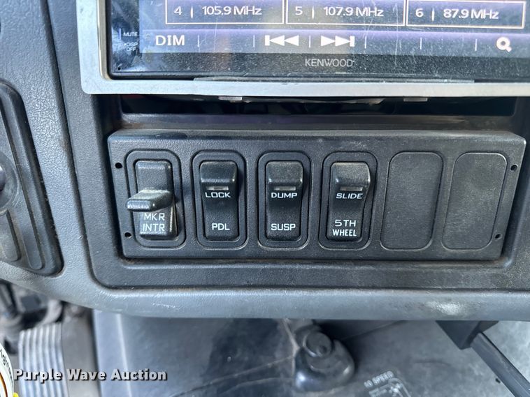 image for item EH6975 2005 International  8600 dump truck