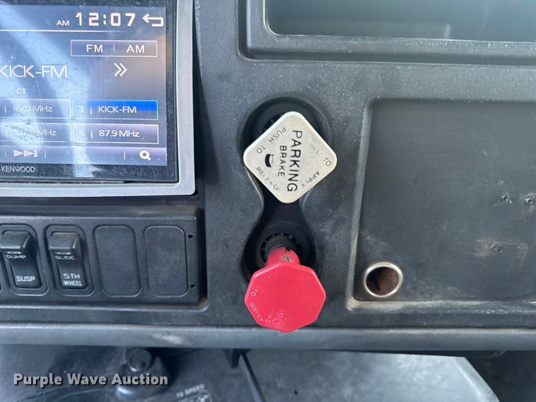 image for item EH6975 2005 International  8600 dump truck