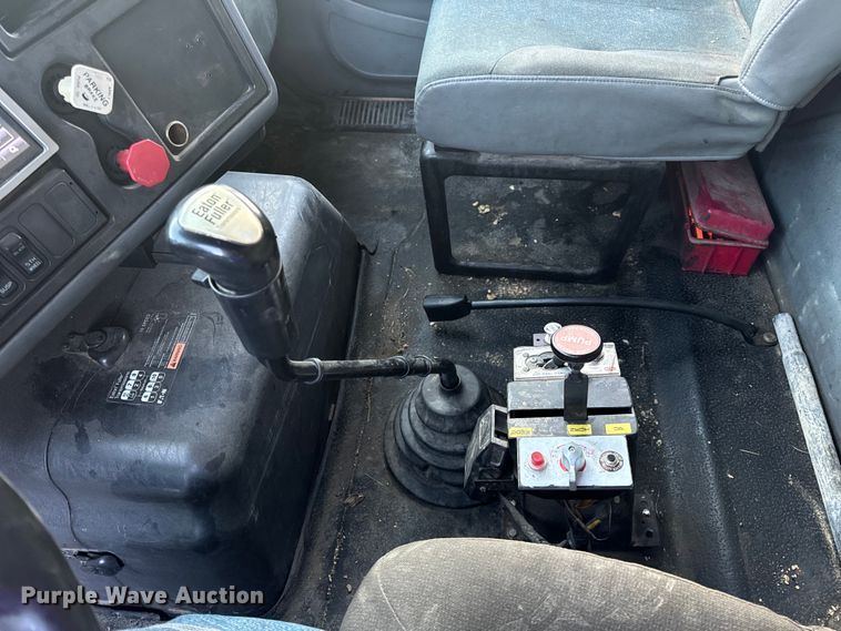 image for item EH6975 2005 International  8600 dump truck