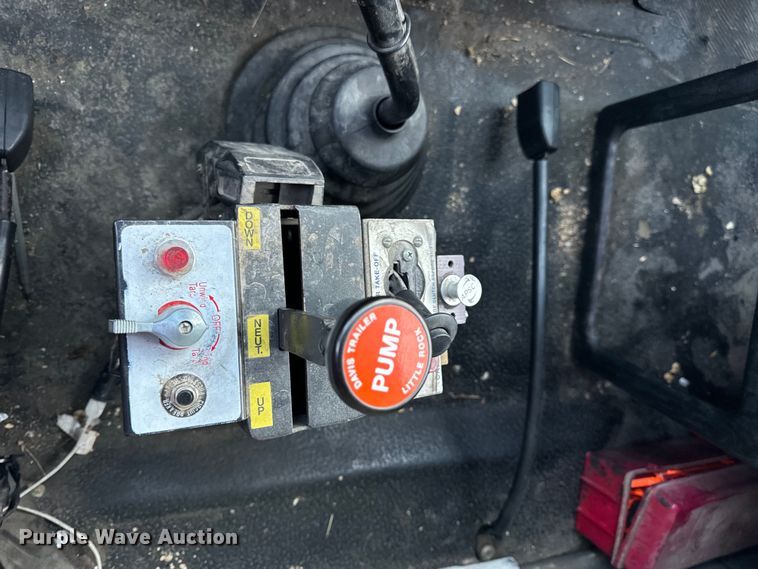 image for item EH6975 2005 International  8600 dump truck