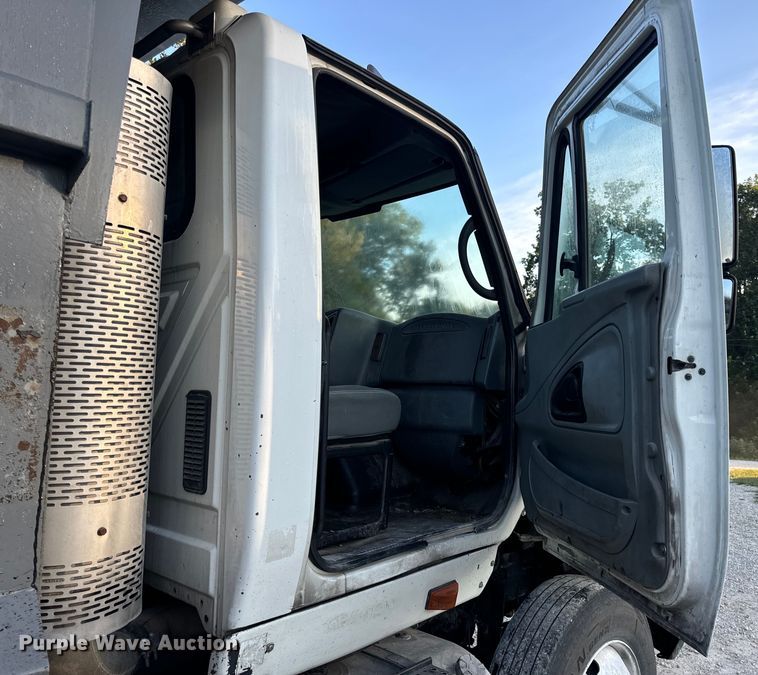 image for item EH6975 2005 International  8600 dump truck