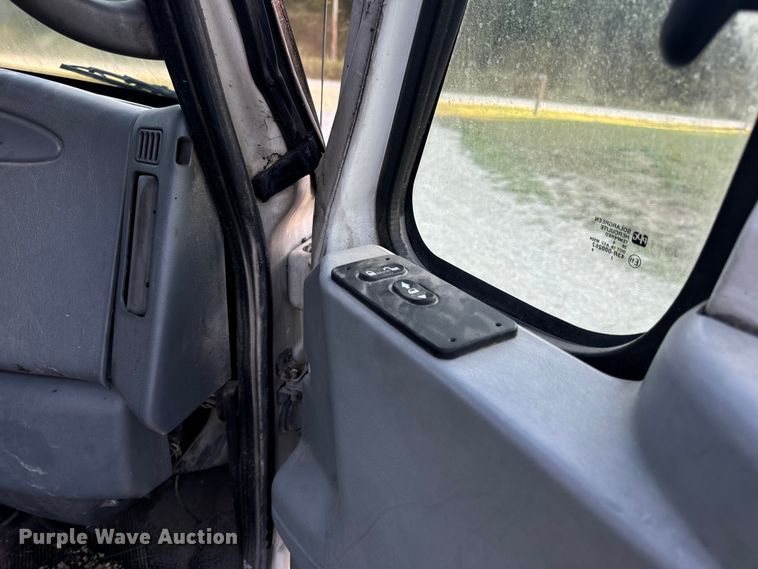 image for item EH6975 2005 International  8600 dump truck