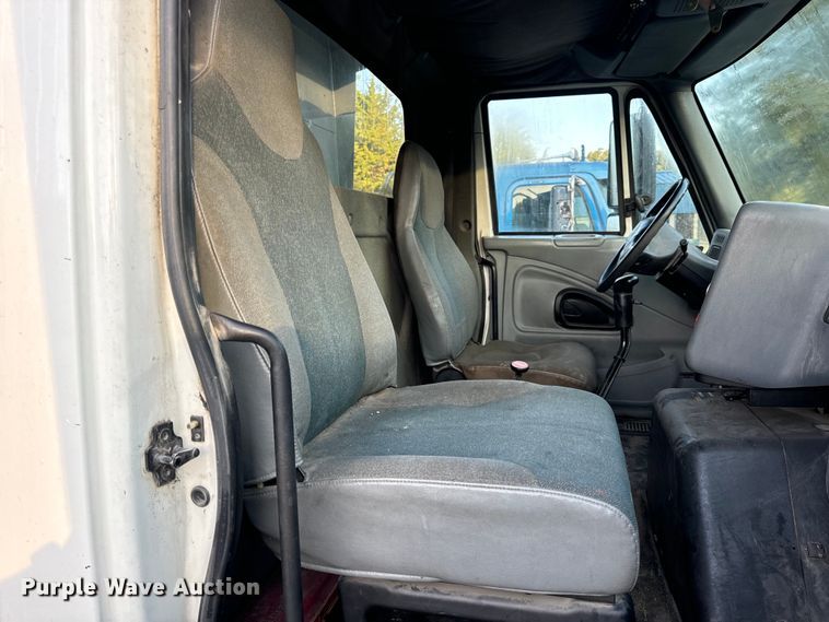 image for item EH6975 2005 International  8600 dump truck