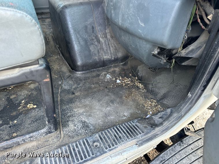 image for item EH6975 2005 International  8600 dump truck