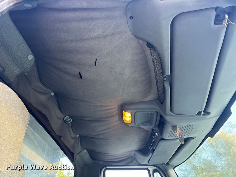 image for item EH6975 2005 International  8600 dump truck