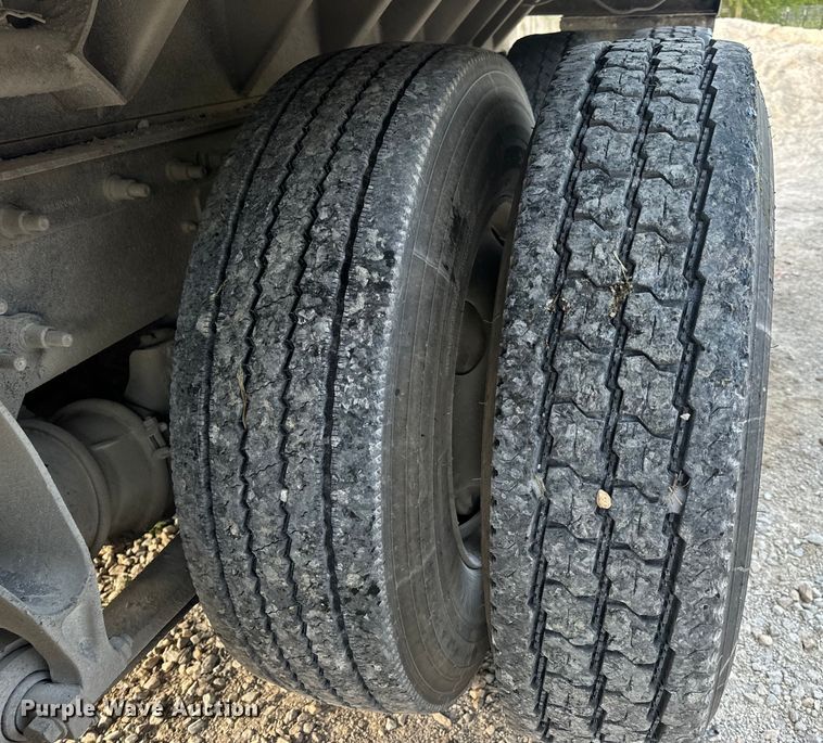 image for item EH6975 2005 International  8600 dump truck