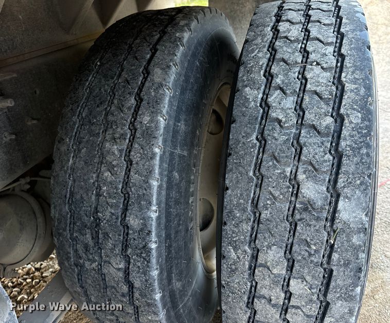 image for item EH6975 2005 International  8600 dump truck