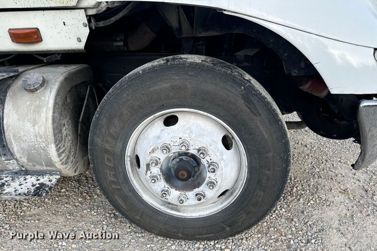 image for item EH6975 2005 International  8600 dump truck