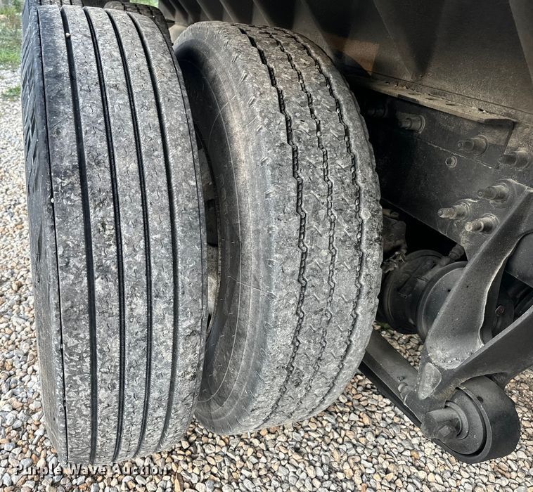 image for item EH6975 2005 International  8600 dump truck