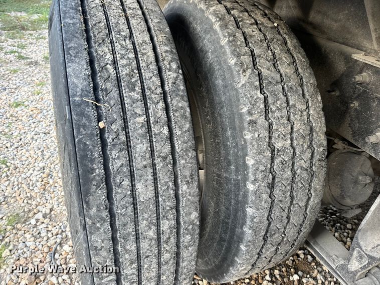 image for item EH6975 2005 International  8600 dump truck