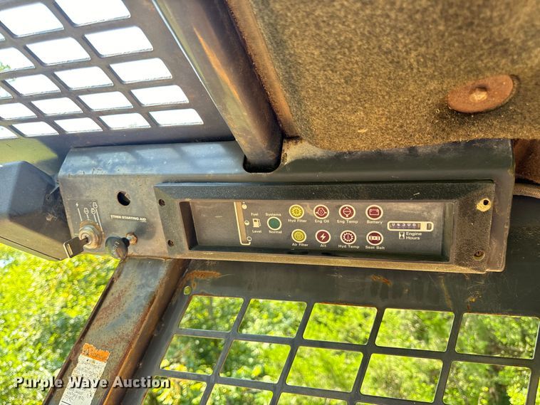 image for item EH6977 1998 Case 1845C skid steer loader