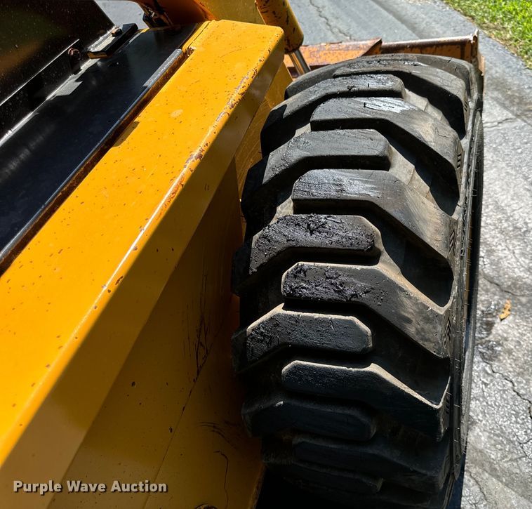 image for item EH6977 1998 Case 1845C skid steer loader