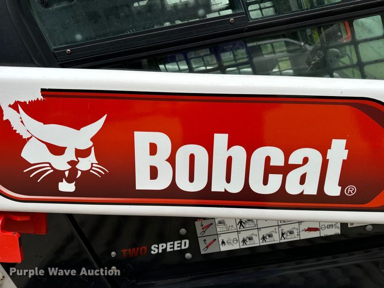 image for item EH6980 2022 Bobcat T76 R-Series tracked skid steer loader