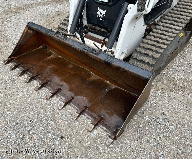 image for item EH6980 2022 Bobcat T76 R-Series tracked skid steer loader