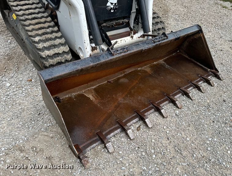 image for item EH6980 2022 Bobcat T76 R-Series tracked skid steer loader