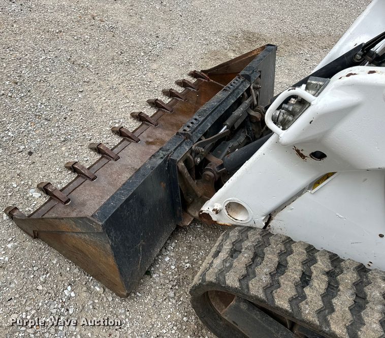 image for item EH6980 2022 Bobcat T76 R-Series tracked skid steer loader