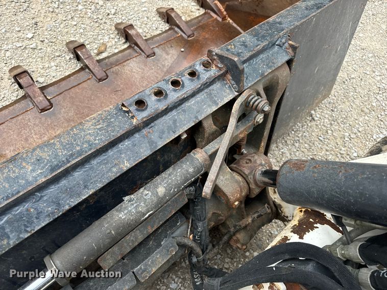 image for item EH6980 2022 Bobcat T76 R-Series tracked skid steer loader