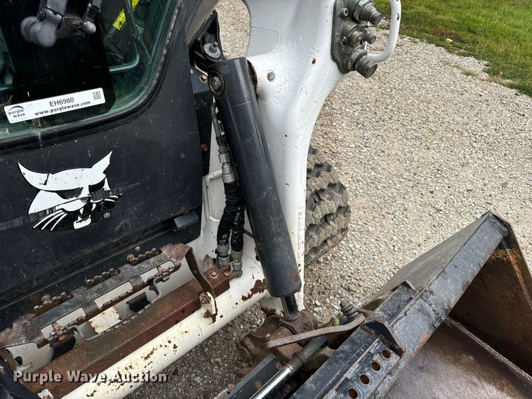 image for item EH6980 2022 Bobcat T76 R-Series tracked skid steer loader