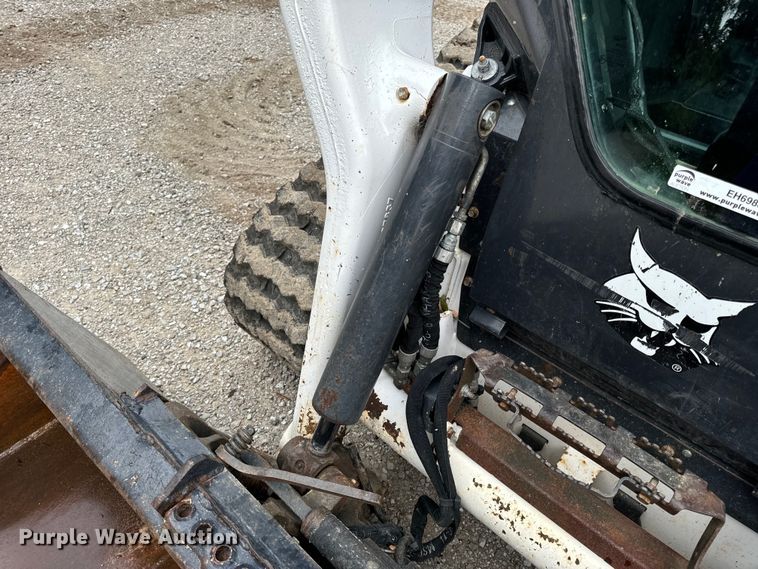 image for item EH6980 2022 Bobcat T76 R-Series tracked skid steer loader