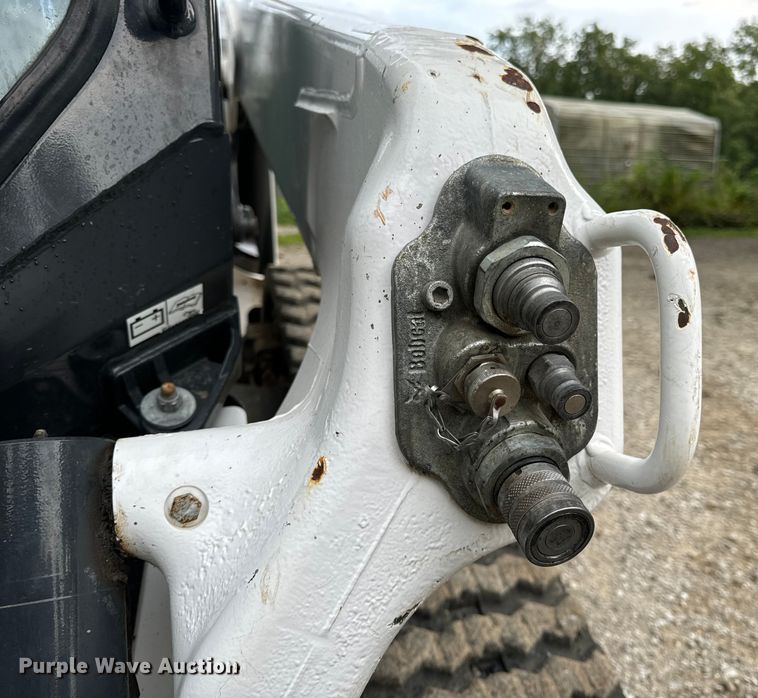 image for item EH6980 2022 Bobcat T76 R-Series tracked skid steer loader