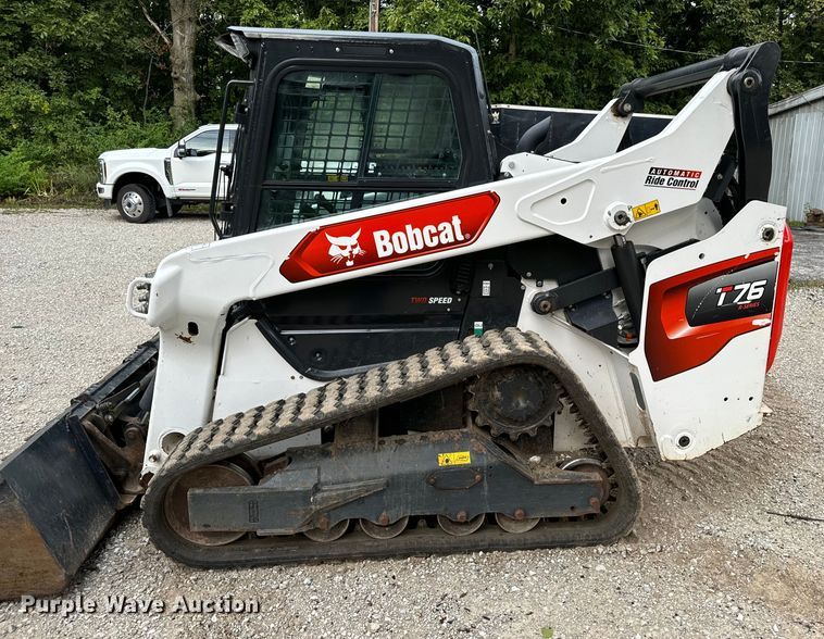 image for item EH6980 2022 Bobcat T76 R-Series tracked skid steer loader