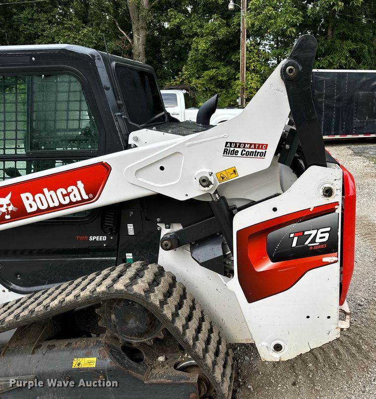 image for item EH6980 2022 Bobcat T76 R-Series tracked skid steer loader