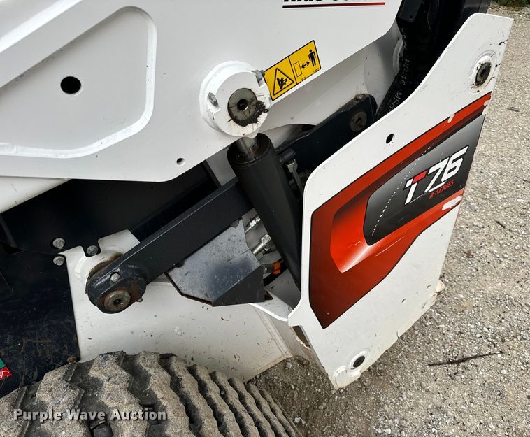image for item EH6980 2022 Bobcat T76 R-Series tracked skid steer loader